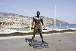 Bronze Statue vom Fussballer Cristiano Ronaldo